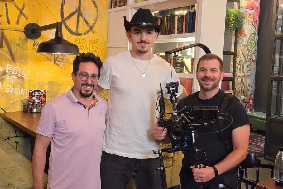 Publicité télévisée de la présaison LNH — La Belle et La Boeuf avec Arber Xhekaj